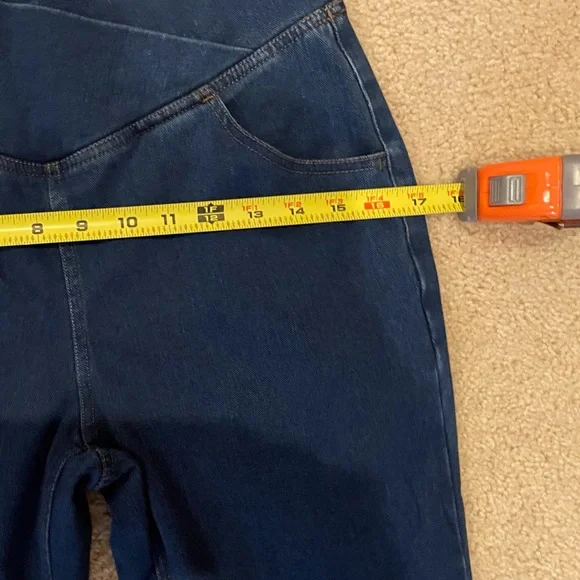 HALARA Women's stretchy flare Jeans. Size med/petite (26-27) - Picture 2 of 11